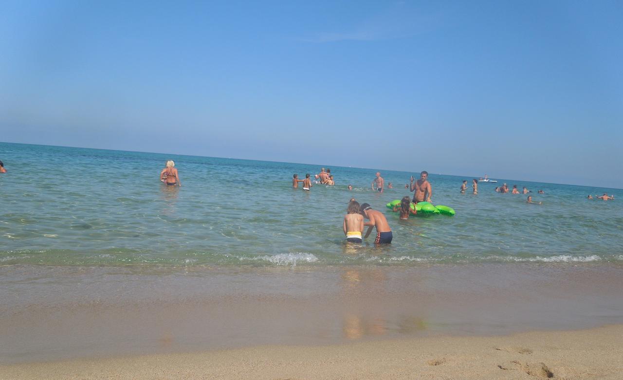 Baia Delle Mimose Apart otel Badesi Dış mekan fotoğraf