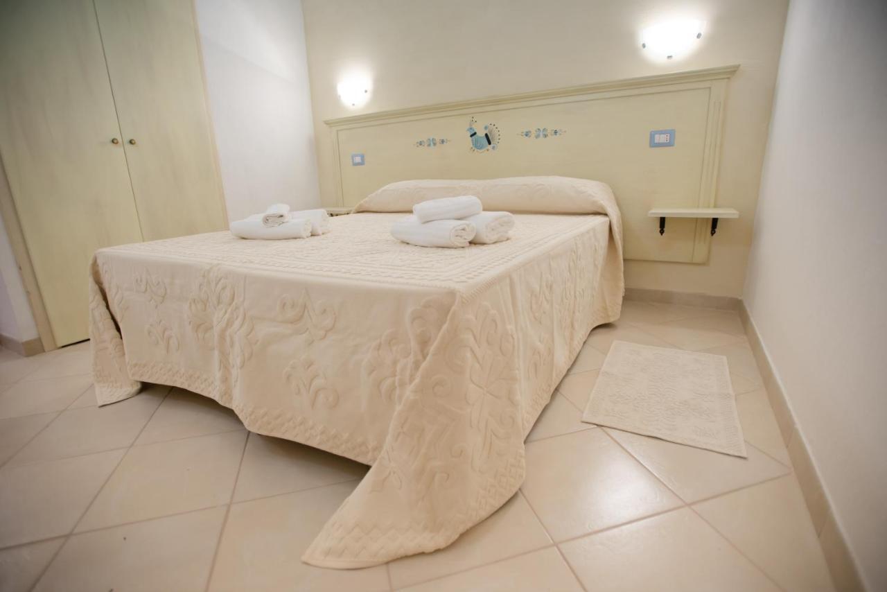 Baia Delle Mimose Apart otel Badesi Dış mekan fotoğraf