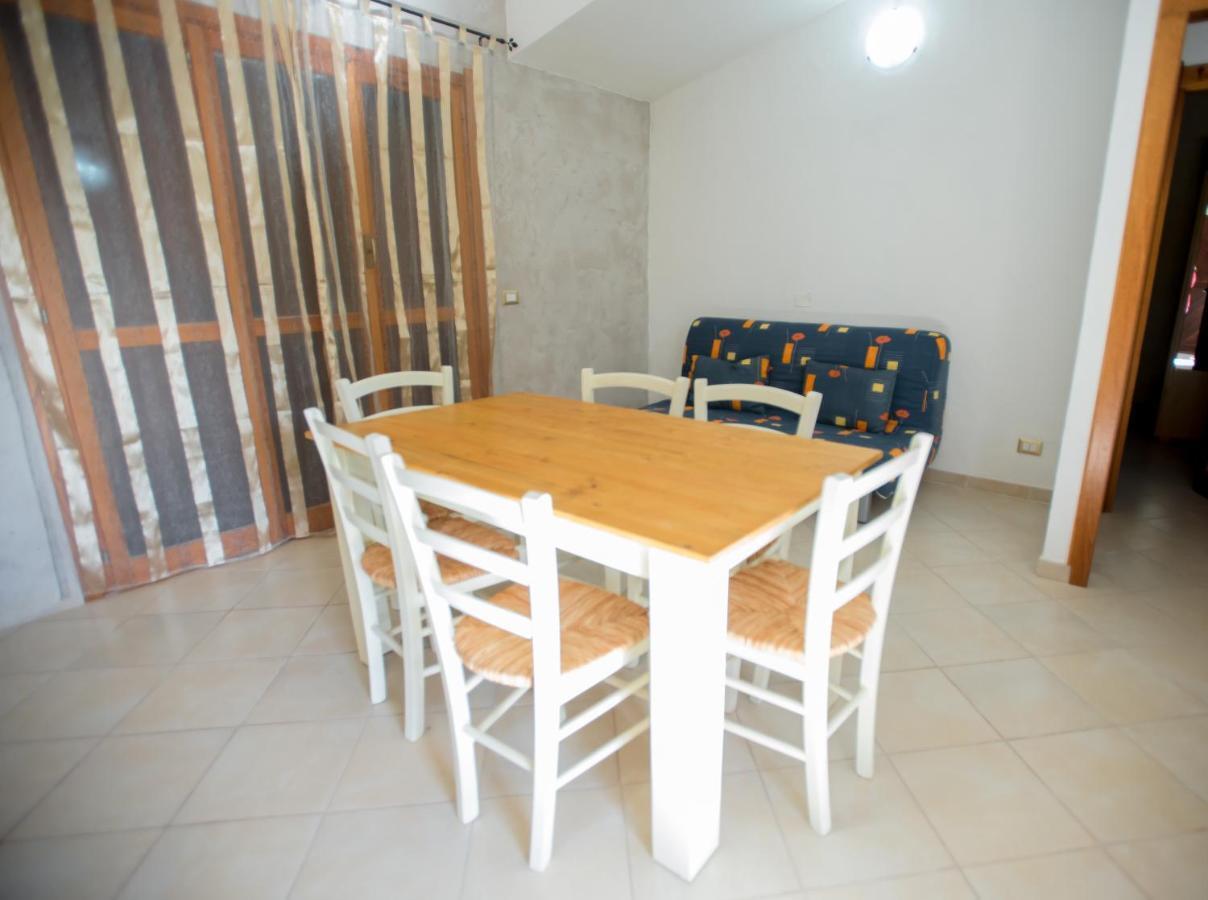 Baia Delle Mimose Apart otel Badesi Dış mekan fotoğraf