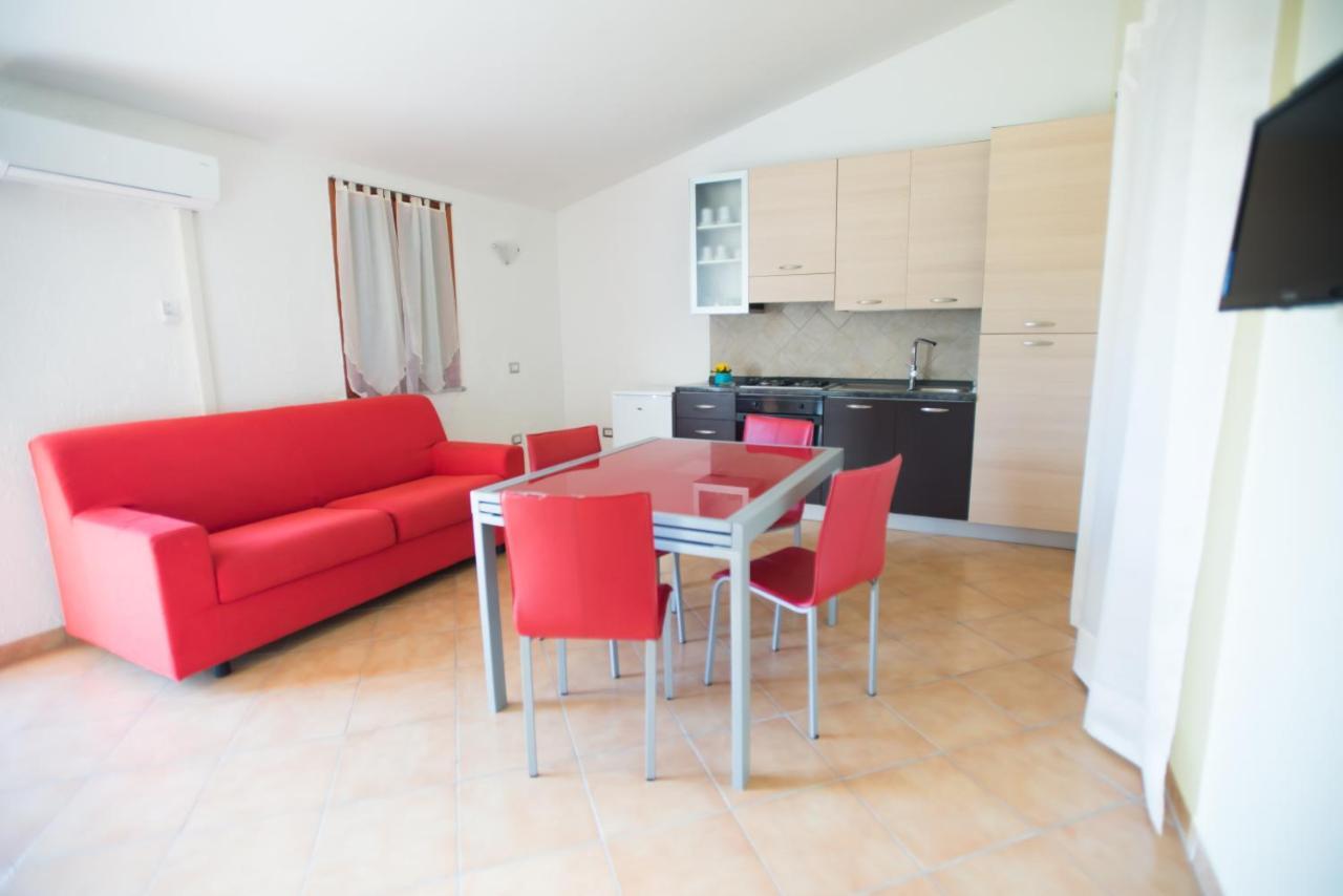 Baia Delle Mimose Apart otel Badesi Dış mekan fotoğraf