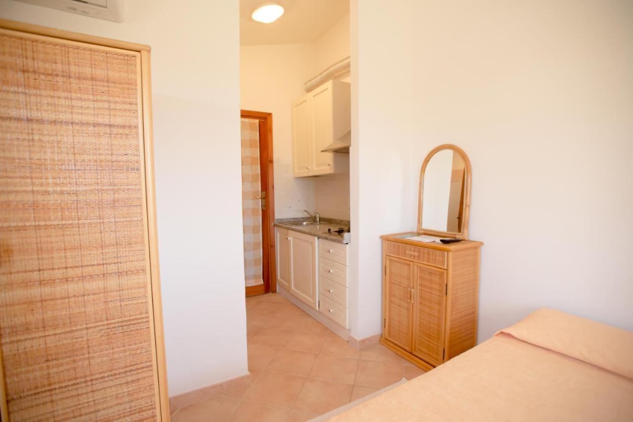 Baia Delle Mimose Apart otel Badesi Dış mekan fotoğraf