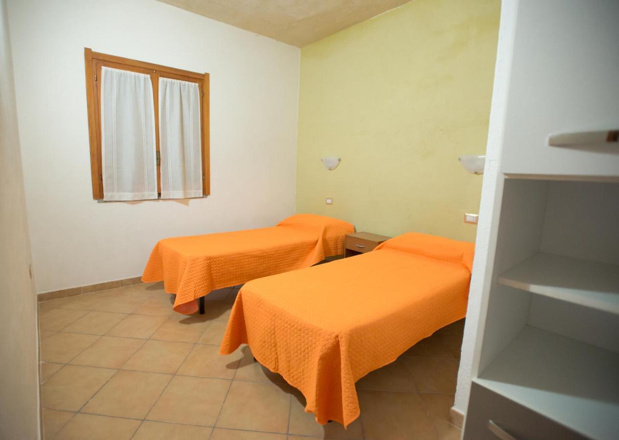 Baia Delle Mimose Apart otel Badesi Dış mekan fotoğraf